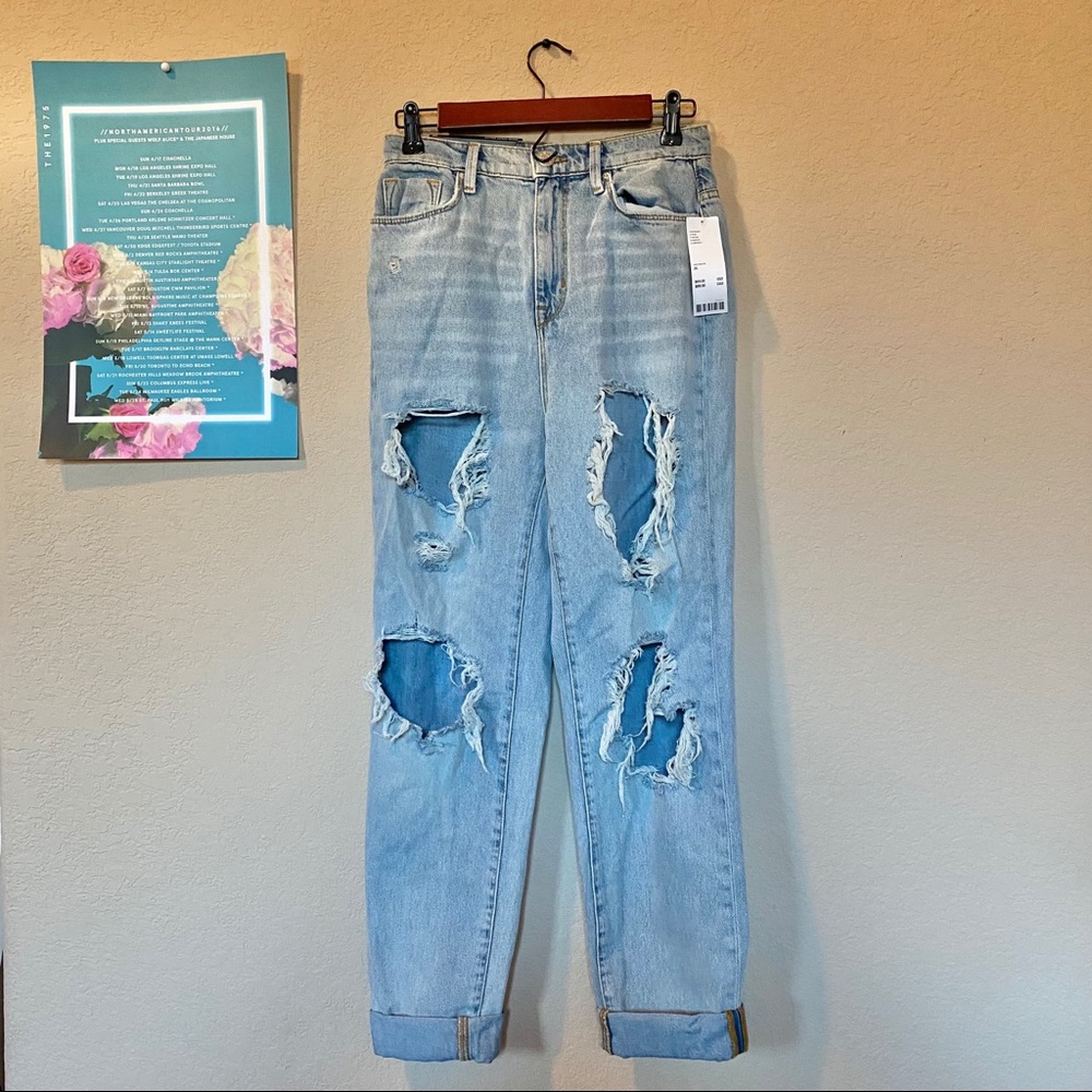 [SOLD] NWT BDG high-rise “destroyed” mom jeans
